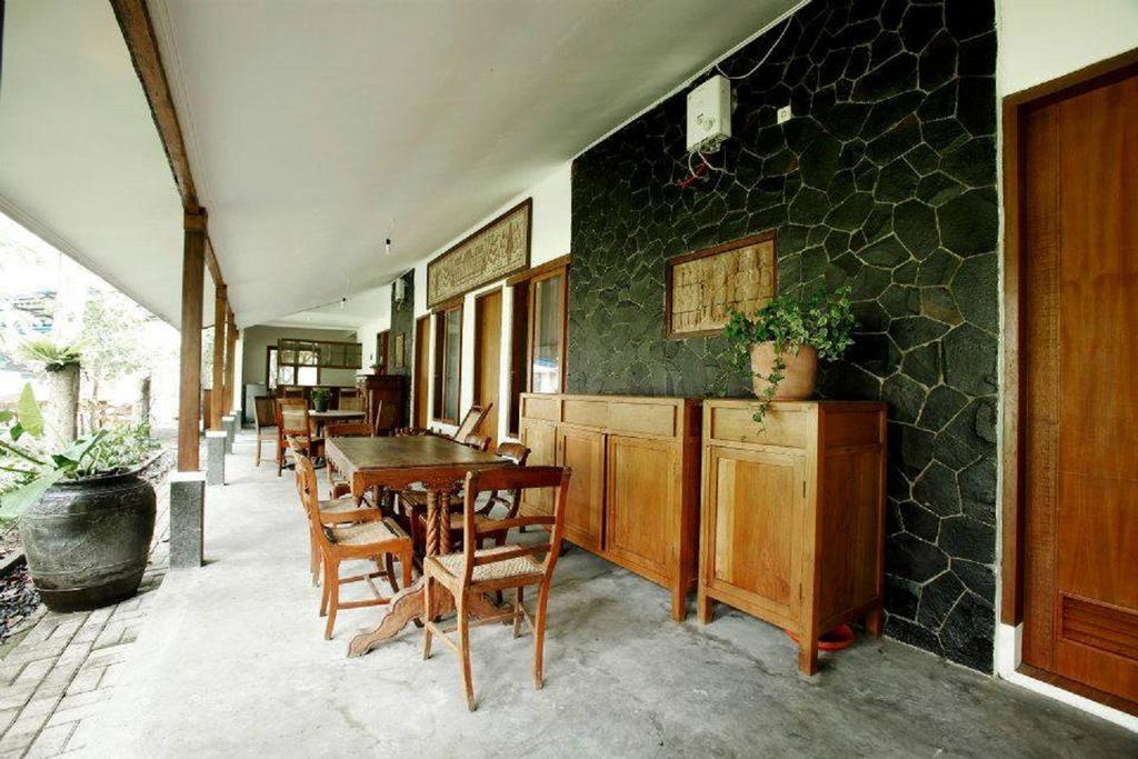 Ronia Mountain Villa Lembang Exterior foto